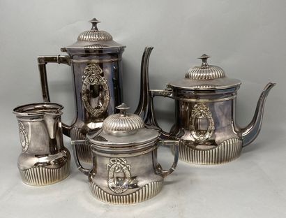 null Service à thé-café en métal argenté, modèle à décor godronné et orné d'un médaillon...