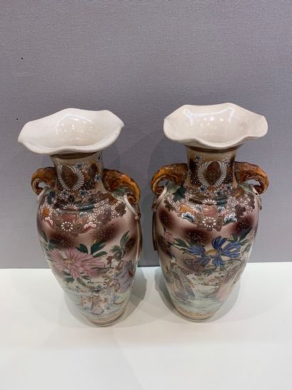 null Pair of Satzuma earthenware baluster vases with scalloped necks decorated with...