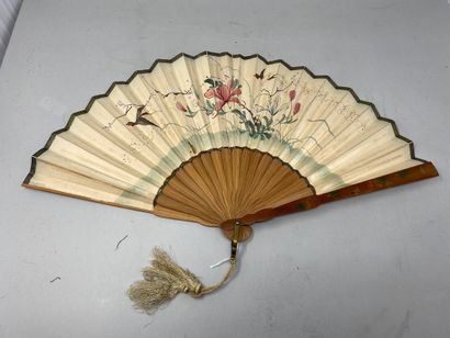 null Vue du Japon, vers 1900

Éventail plié, la feuille double en papier peint d'une...