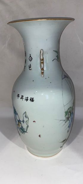 null Chinese porcelain vase decorated with characters

20th century

Height: 44 ...