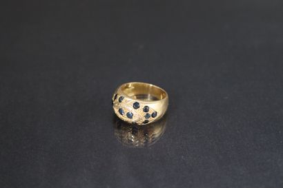 18k (750) yellow gold ring set with fourteen...