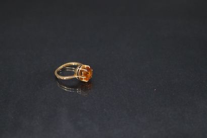 null Bague en or jaune 18k (750) ornée d'une citrine.

Tour de doigt : 47.5 - Poids...