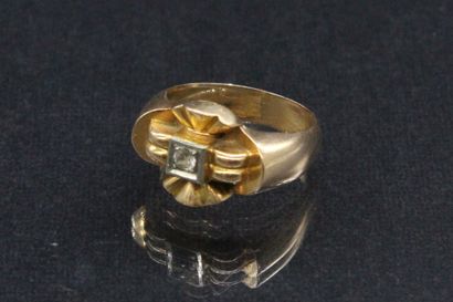 Tank ring in 18k (750) yellow gold with a...