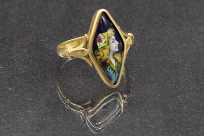null 18k (750) yellow gold ring set with a Limoges enamel plaque. 

Finger size :...