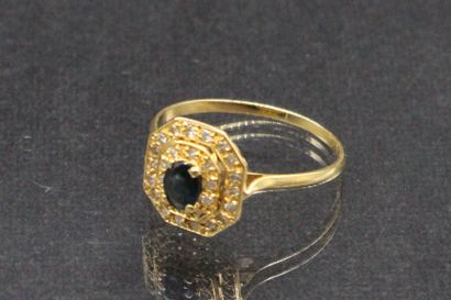 18k (750) yellow gold ring set with an oval...