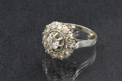 
Daisy ring in 18k (750) white gold and platinum...