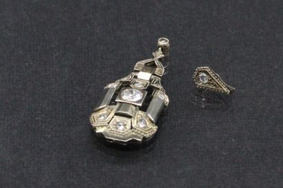 18k (750) white gold pendant set with a diamond...