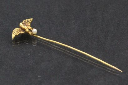 18k (750) yellow gold pin ending in an eagle...