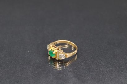 Ring in 18k (750) yellow gold set with an...