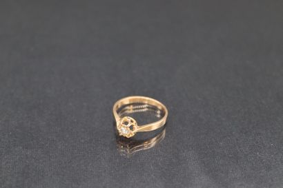 Yellow gold ring 18k (750) decorated with...
