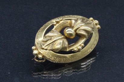 null 18k (750) yellow gold openwork brooch with foliage. 

Punch horse head. 

Work...