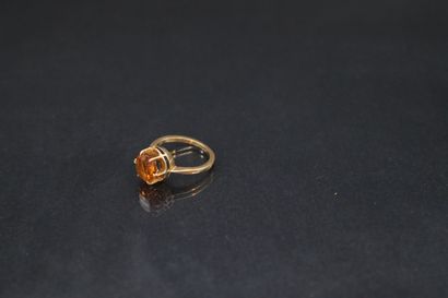 Ring in 18k (750) yellow gold with a citrine.

Finger...