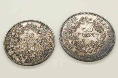 null Deux pièces en argent de type Hercule :

- 10 francs 1965 (x1)

- 50 francs...