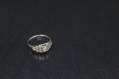 null 18k (750) white gold ring with white stones. 

Year 1930. 

Finger size : 55...