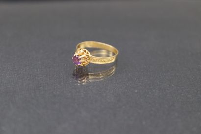 null Yellow gold ring set with an amethyst.

Eagle head hallmark.

Finger size: 50...