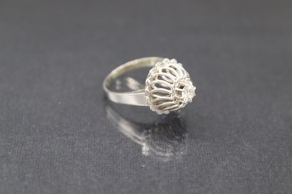null Dome ring in white gold (750) and platinum holding a small diamond.

Estimated...