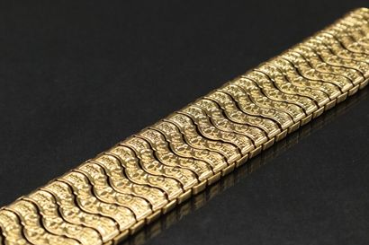 null Bracelet ruban à maille plate en or jaune 18k (750). 

Poinçon tête d'aigle.

Poinçon...