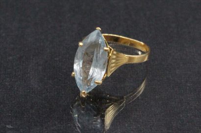 Yellow gold ring 18K (750) decorated with...