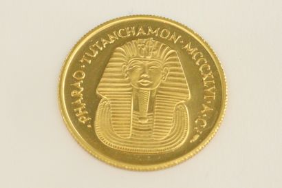 null Monnaie de Paris, gold coin (999) from the Ancient Egypt series, representing...