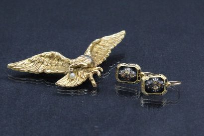 null 18K (750) yellow gold lot composed of an eagle (accident, missing pin) and a...