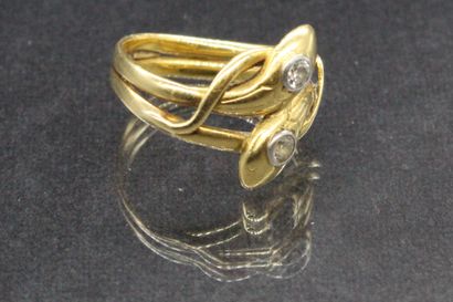 null Ring in 18k (750) yellow gold featuring two intertwined snakes, set with two...