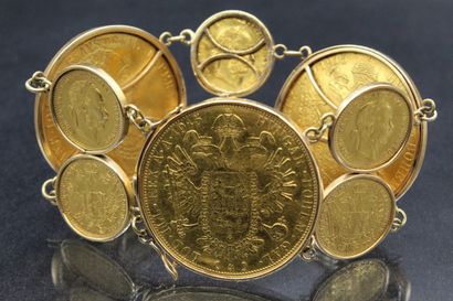 null Bracelet formed of 3 gold pieces of 4 ducats alternated with 6 pieces of one...