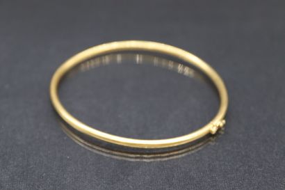 null Bracelet jonc en or jaune 18k (750). 

Poinçon charançon.

Poids : 5.48 g.