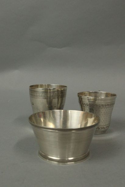 Solid silver set :

- cup with the number...
