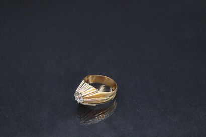 null Dome ring in 18k (750) yellow gold set with an old cut diamond. 

Hallmark "ZZ"....
