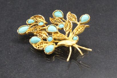 null Brooch in 14k gold (585) with turquoise cabochons.

Height: 5 cm - Gross weight:...