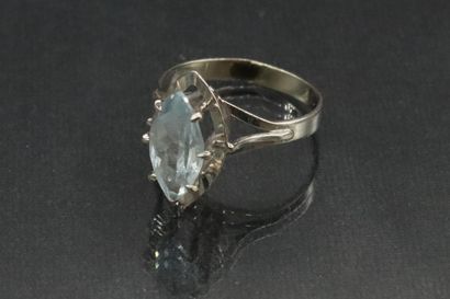 null Ring in 18K (750) white gold set with a navette-cut aquamarine.

Gross weight:...
