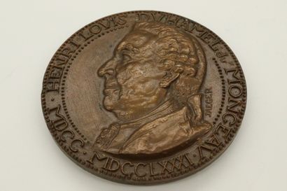 Table medal in bronze

Obverse: left profile...