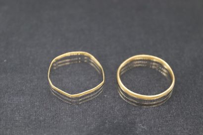 null Two wedding rings in 18k (750) yellow gold. 

Finger size : 65 - 66 - Weight...