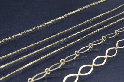 null Lot of four 18k (750) yellow gold chains, one with a venitian link, one with...