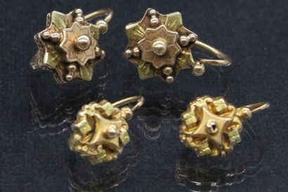 null Lot of two pairs of earrings in 18k (750) yellow gold. 

Marked with a horse's...