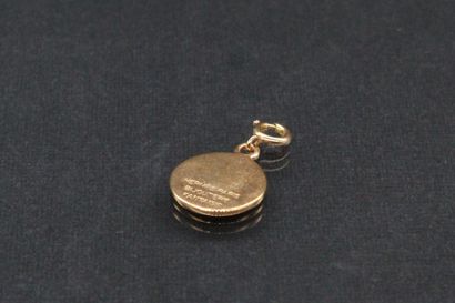 null HERMES Paris

Circular pendant in gilt metal, inscribed "HERMES PARIS", and...