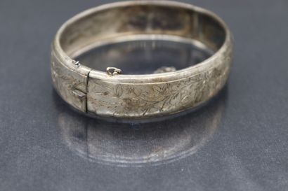null Silver ribbon bracelet decorated with a frieze of flowers and foliage. With...
