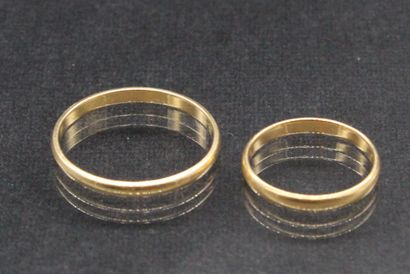 null Two wedding rings in 18K (750) yellow gold.

Finger size : 50 - 64 - Weight...