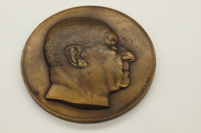 Table medal in bronze

Obverse: right profile...
