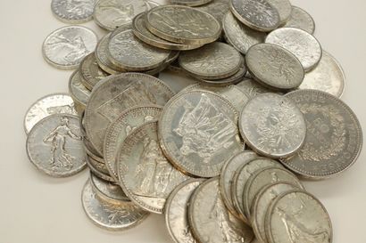 null Lot de pièces en argent comprenant :

-10 francs Turin, 1930 x2

- 5 Francs...