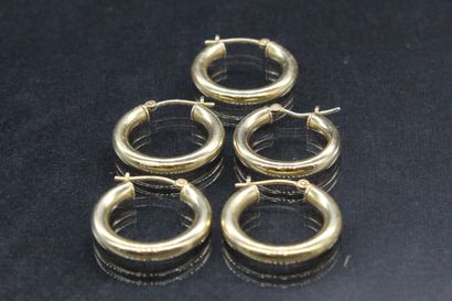 null 
Set of five 14k gold creoles (585).

Diameter : about 18 mm - Weight : 3.23...
