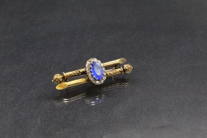 null 
9k (375) yellow gold brooch set with an imitation blue stone in a setting of...