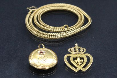 null Lot of 18K (750) yellow gold including a necklace and two pendants.

Punches...