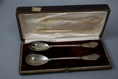 
Silver salad servers.

In their box

Minerve...