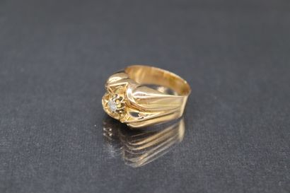 null Dome ring in 18K (750) gold with a brilliant.

Eagle head hallmark.

Finger...