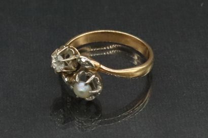 null Ring you and me in yellow gold 18K (750) decorated with a pearl and a brilliant.

Gross...