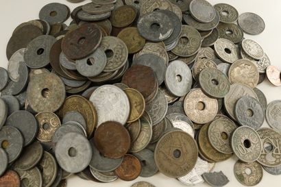 Silver coins :

- a Louis XV token, Late...