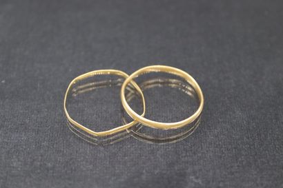 Two wedding rings in 18k (750) yellow gold....