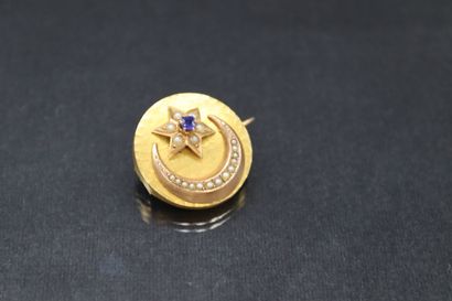 null Yellow gold brooch decorated with a crescent and a star set with baroque pearls...