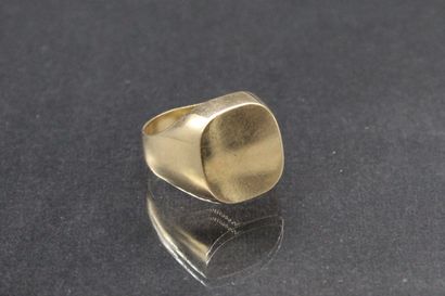 null Chevalière in 14k yellow gold (585). 

Weight : 20,92 g.- Finger size : 55